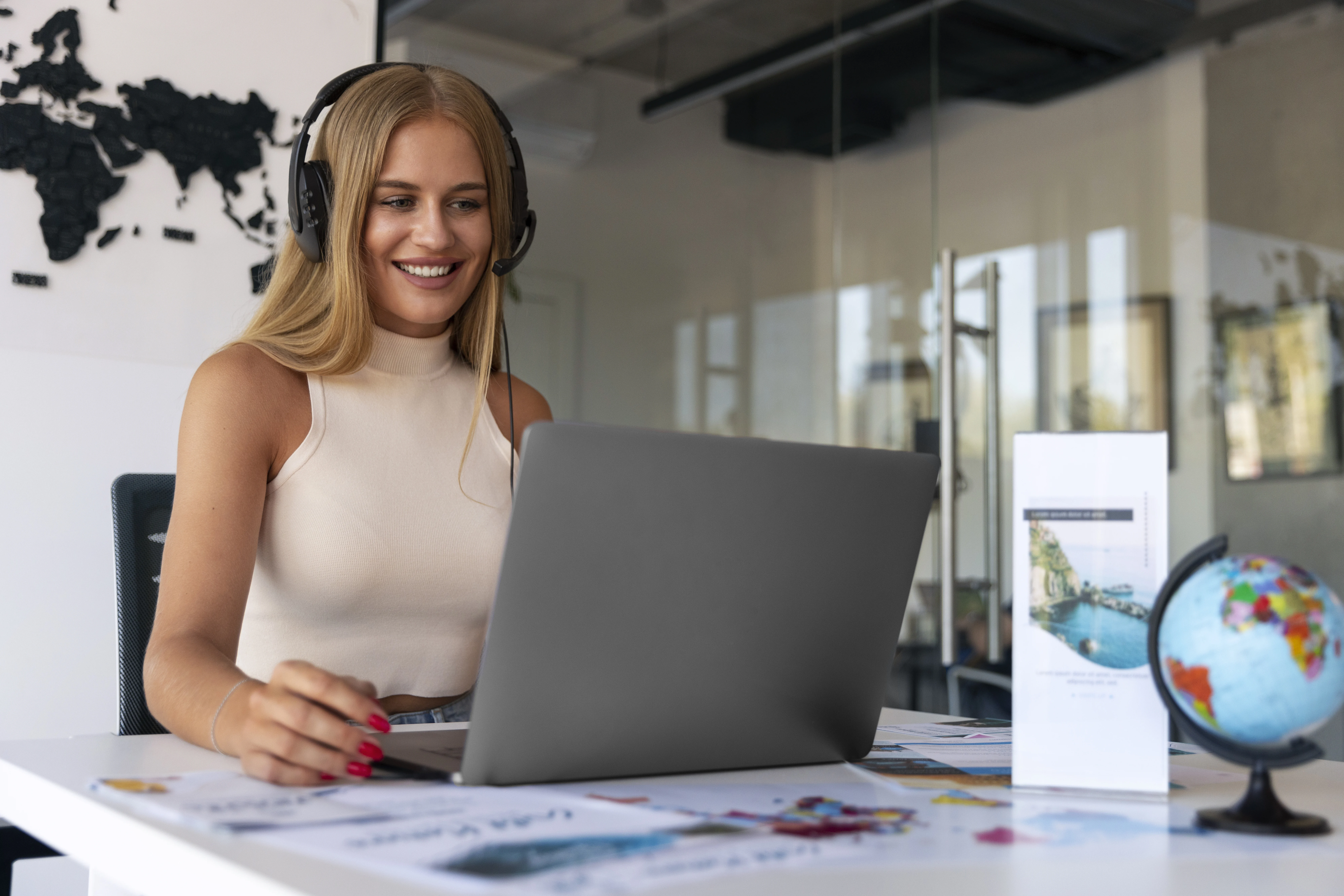 Mujer haciendo networking internacional